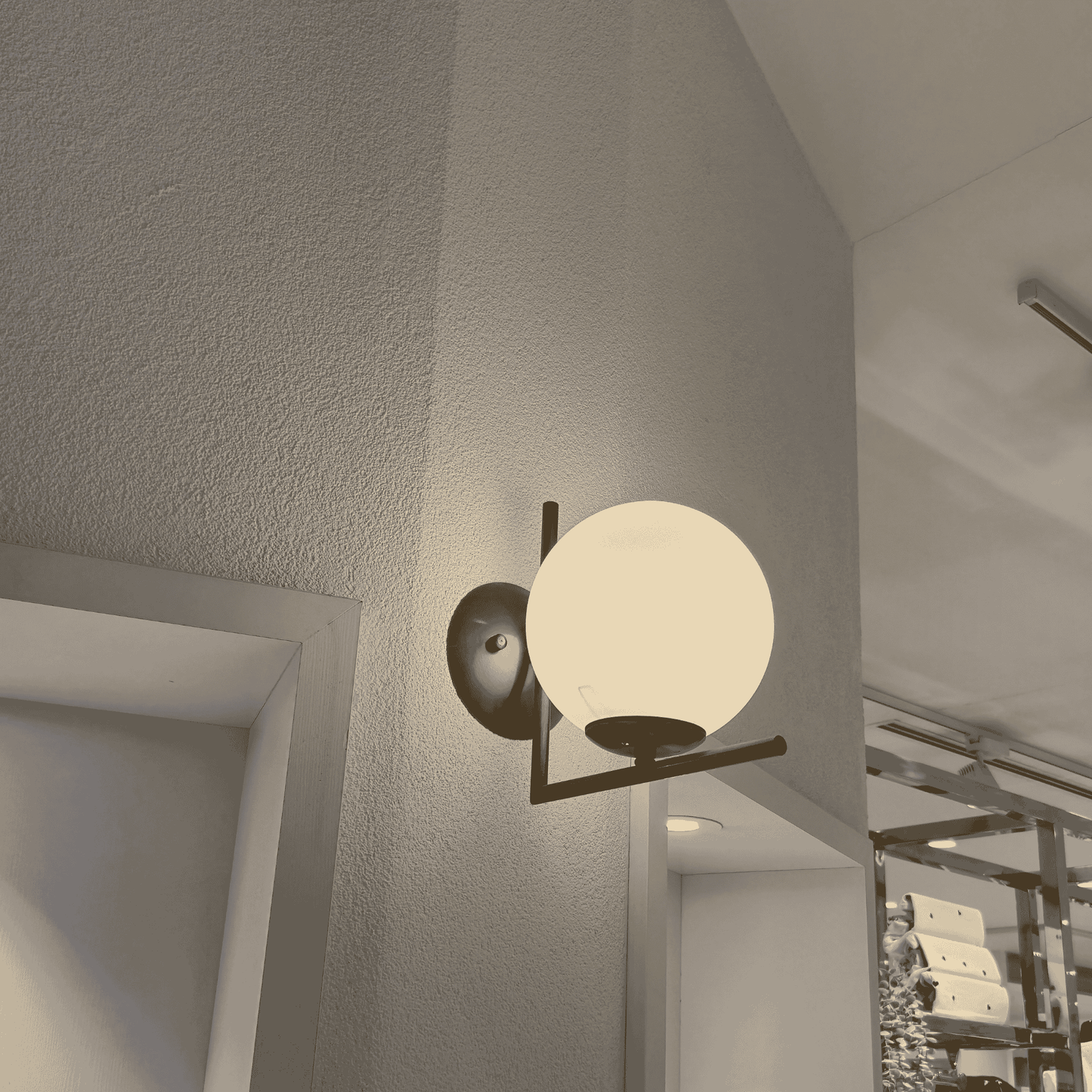Brass Bathroom Wall Sconce with Frosted Globe – Modern Vanity Light, Minimalist Hardwired Fixture for Mirror or Sink Area