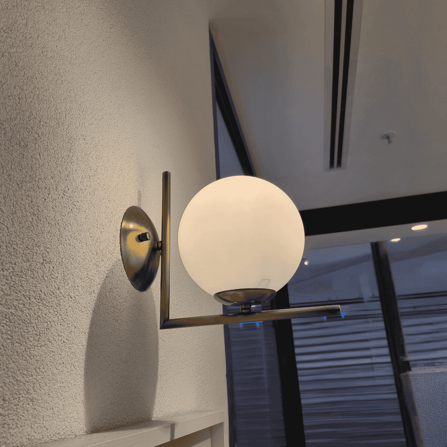 Brass Bathroom Wall Sconce with Frosted Globe – Modern Vanity Light, Minimalist Hardwired Fixture for Mirror or Sink Area