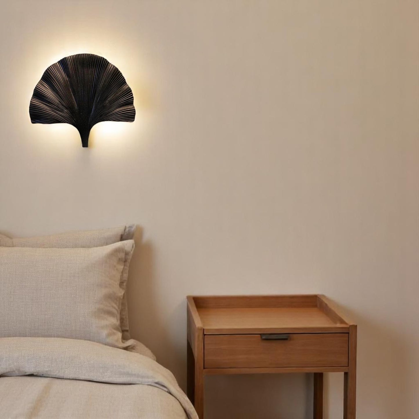 Black Ginkgo Leaf Wall Sconce – Nature-Inspired Sculptural Light Fixture for Japandi, Minimalist & Modern Interiors