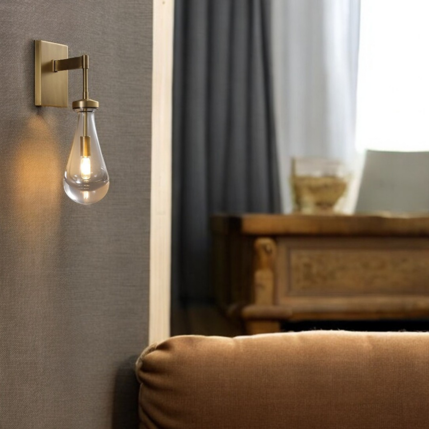 Raindrop Brass Wall Sconce ā Modern Teardrop Glass Light for Hallways, Bedrooms & Luxury Interiors