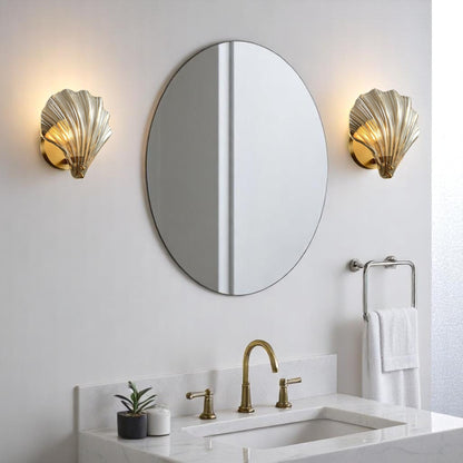 Amber Shell Glass Wall Sconce – Nature-Inspired Brass Light Fixture for Bathrooms, Bedrooms & Modern Interiors